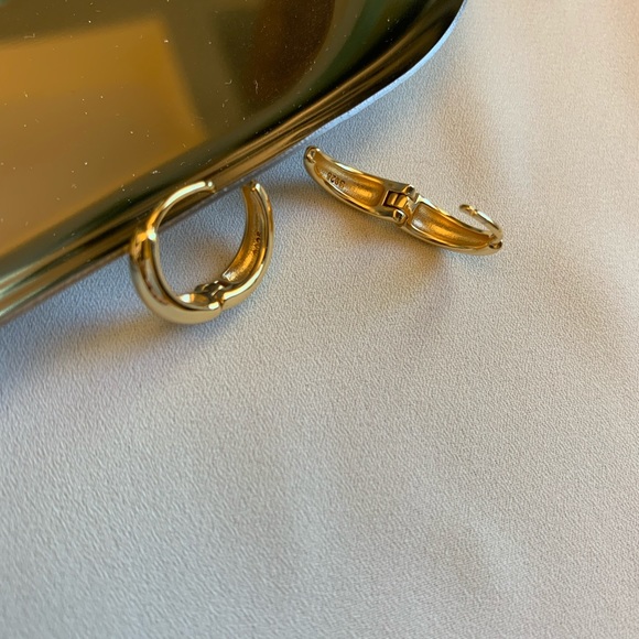 [🍍2 for $22] Simple Mini Gold Hoops - Picture 2 of 7